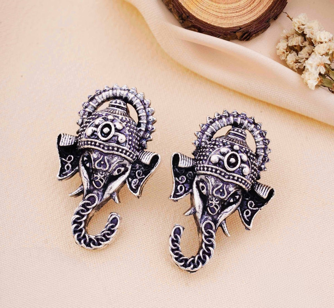 Royal Red Jhumka Box of 12 Earrings with Jaipuri Cut Stoned Bracelet and Shahi Sandesh Patra
