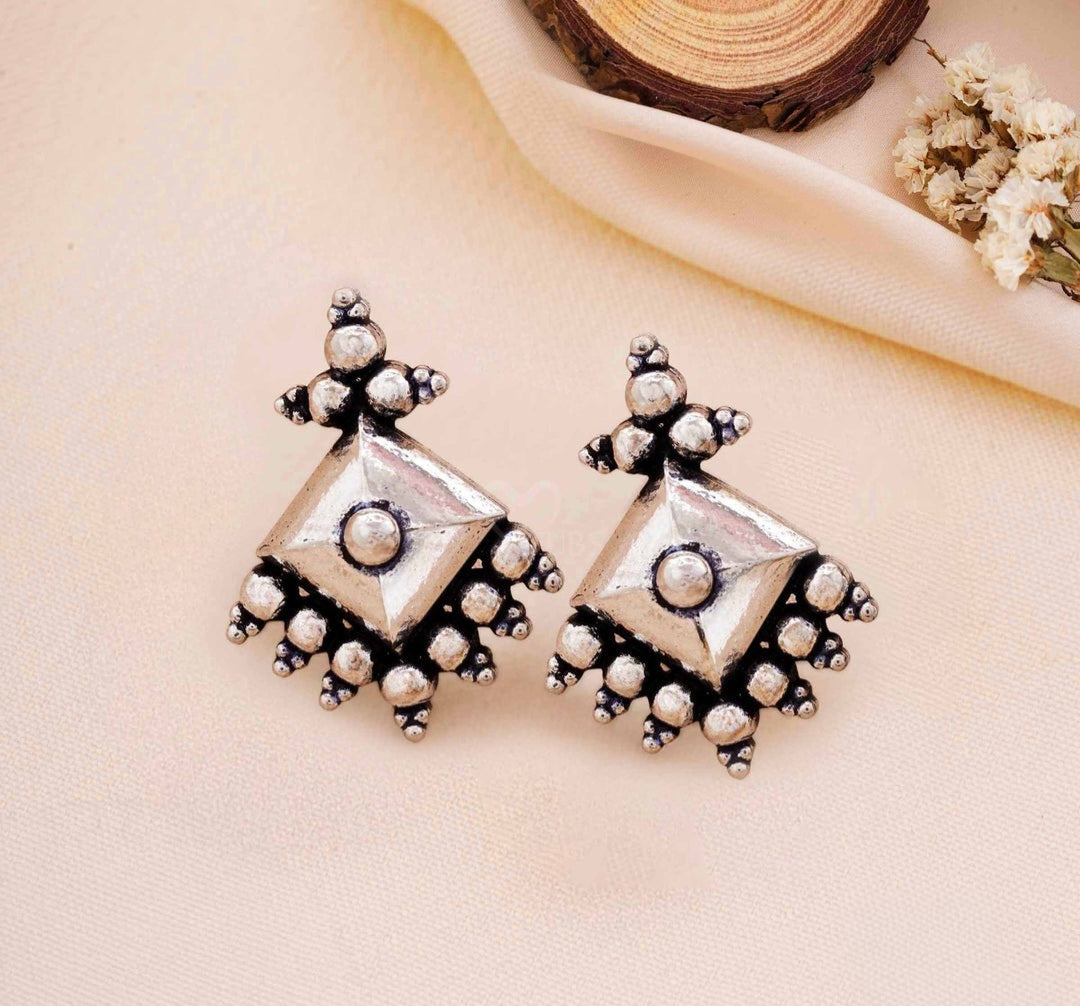 Royal Red Jhumka Box of 12 Earrings with Jaipuri Cut Stoned Bracelet and Shahi Sandesh Patra